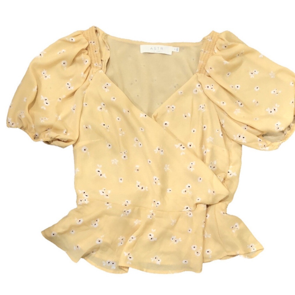 ASTR Balloon Puff Short Sleeve Peplum Wrap Blouse size xs Sunshine Floral